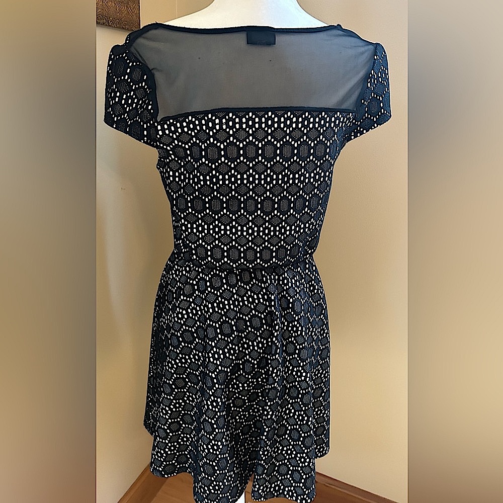 Like new geometric party dress - Picture 2 of 3